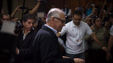 Presidente de Guatemala vota y pide a la ciudadanía defender la democracia