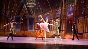 Con gala de ballet reabre el Teatro Nacional