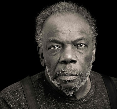 Murió Sam Gilliam, el pintor afroestadounidense de los lienzos drapeados