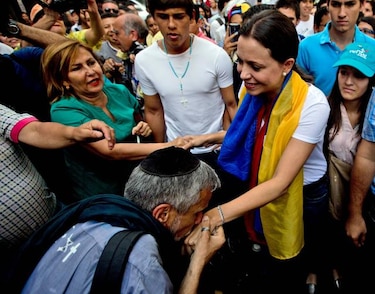 María Corina Machado confirma que irá al Parlamento