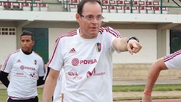 Definen técnico en selección de fútbol femenina