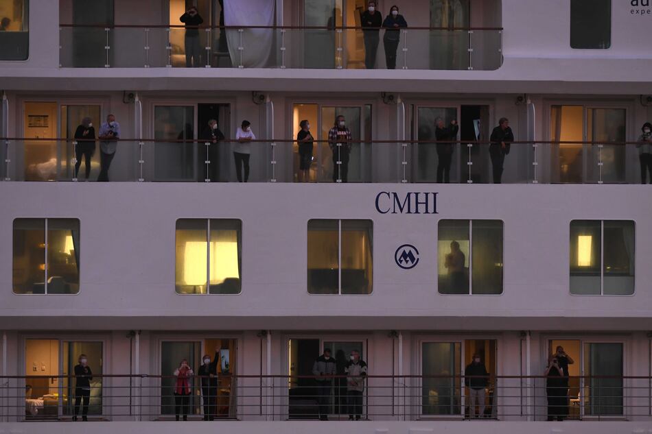 Atraca en Montevideo el crucero australiano con más de 100 casos de coronavirus