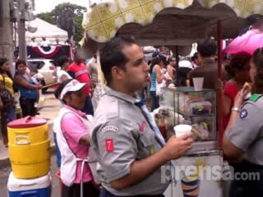 Vendedores ambulantes, optimistas con sus negocios