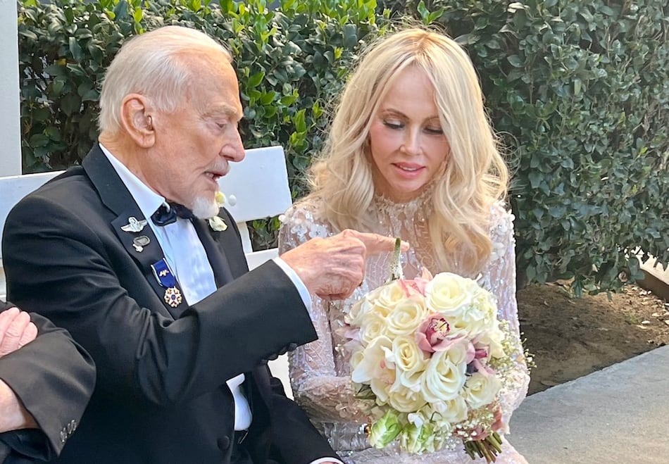 El astronauta Buzz Aldrin se casó por cuarta vez a los 93 años