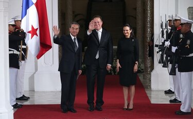 Varela y canciller de China hablan sobre intercambio comercial y turismo