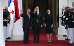 Varela y canciller de China hablan sobre intercambio comercial y turismo