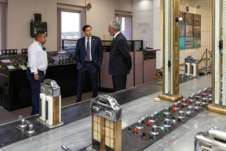 ¿Rubio se equivocó? El barco que vio en el Canal no es chino; es de una empresa surcoreana