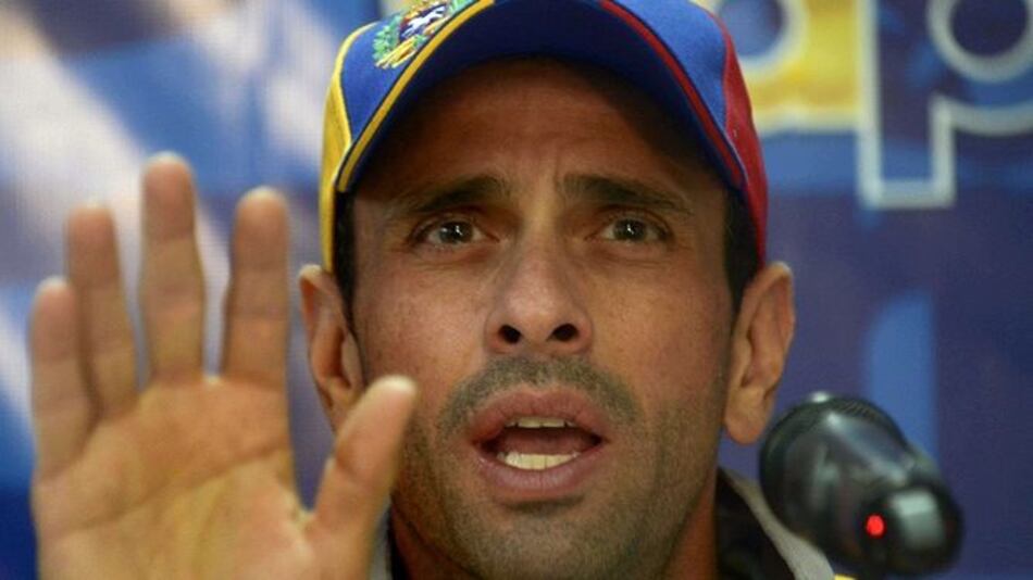 Opositor venezolano Capriles sale de aeropuerto tras denunciar un asedio