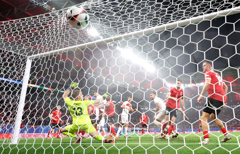 Demiral se impone a balón parado y mete a Turquía en cuartos de la Eurocopa