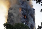 Londres: al menos 30 heridos por incendio en edificio de 27 pisos