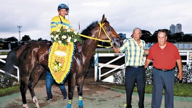 Cacique Charlie se impone en el clásico