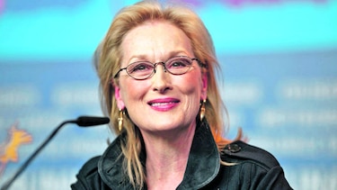 Meryl Streep sube al escenario disfrazada de Donald Trump
