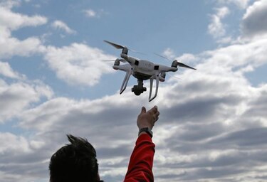 Drones toman el lugar de fuegos artificiales