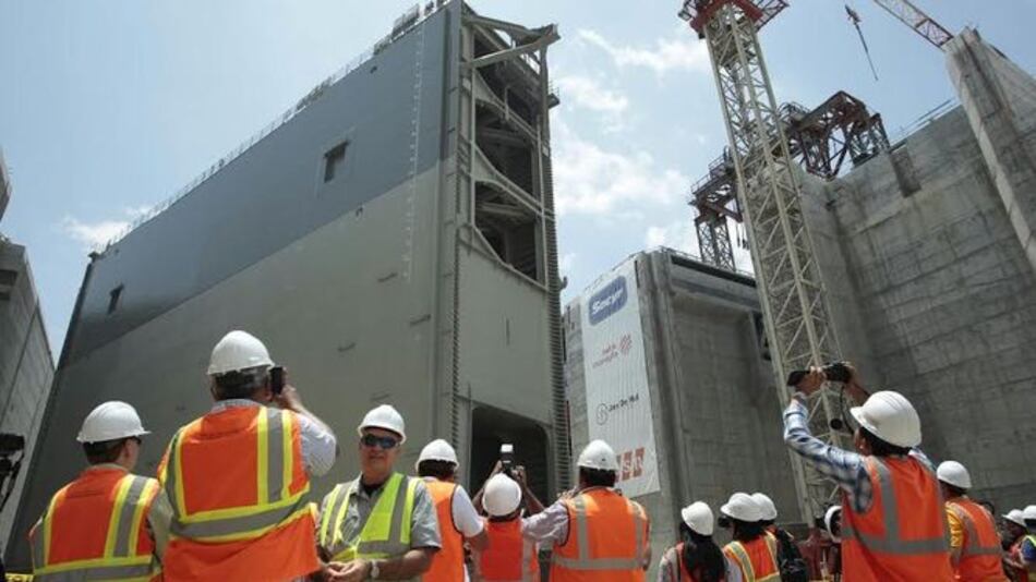 Instalan la última de las 16 compuertas en el Pacífico