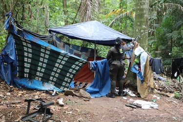 Operativo de desalojo y limpieza en Cerro Ancón: 10 personas sin hogar reciben ayuda