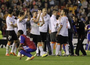 Valencia remonta y avanza; Benfica selló su pase
