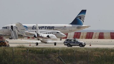 Liberados casi todos los pasajeros de avión egipcio secuestrado y desviado a Chipre