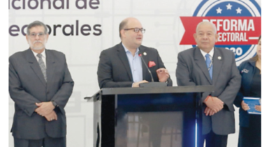 La residencia electoral centró el debate de la comisión