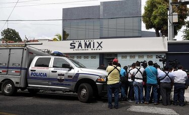 Allanan empresas del expresidente Antonio Saca