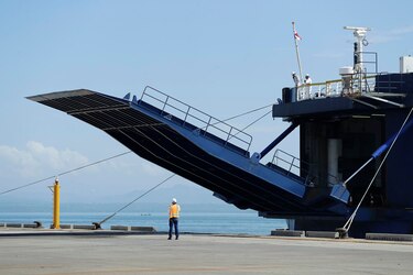 El Salvador oficializa las operaciones de ferry de carga con destino a Costa Rica
