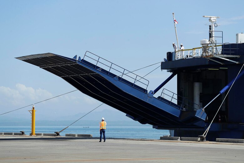 El Salvador oficializa las operaciones de ferry de carga con destino a Costa Rica