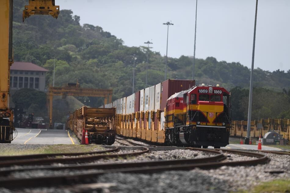Una división de Maersk pagó 600 millones de dólares por el ferrocarril de Panamá