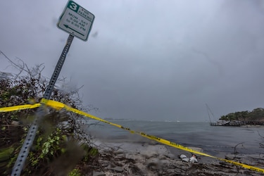 Emiten alerta de tornados para partes del sur de Florida por huracán Milton
