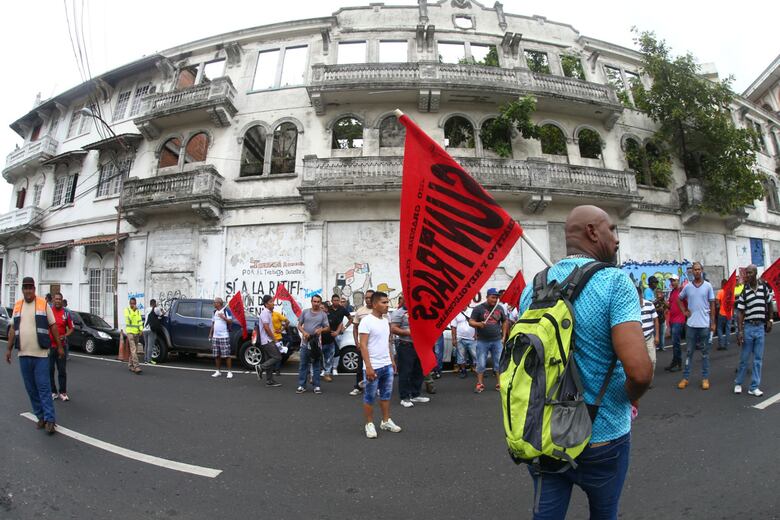 Miembros del Suntracs salen a las calles en el séptimo día de huelga