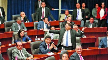 Pugnas frenan el debate legislativo