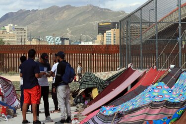 El frío se ensaña con los venezolanos varados en la frontera de México con Estados Unidos