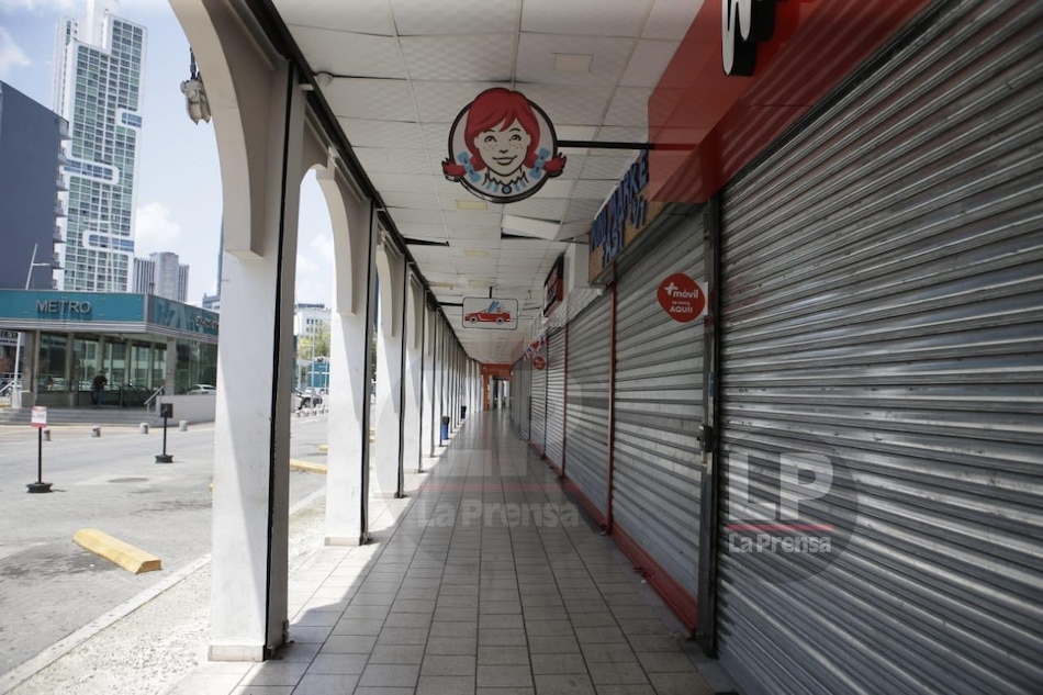 Comercios reanudan con horario restringido