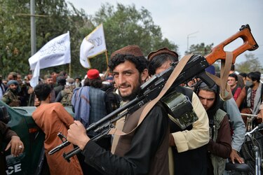 Un avión catarí con un equipo técnico aterrizó en Kabul