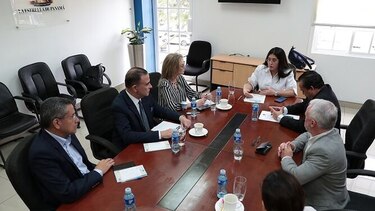 Representantes de gremios periodísticos se reúnen con la diputada Zulay Rodríguez