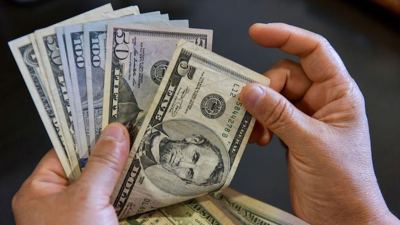 Qué impacto tiene en América Latina el nuevo impuesto a las remesas aprobado en Estados Unidos