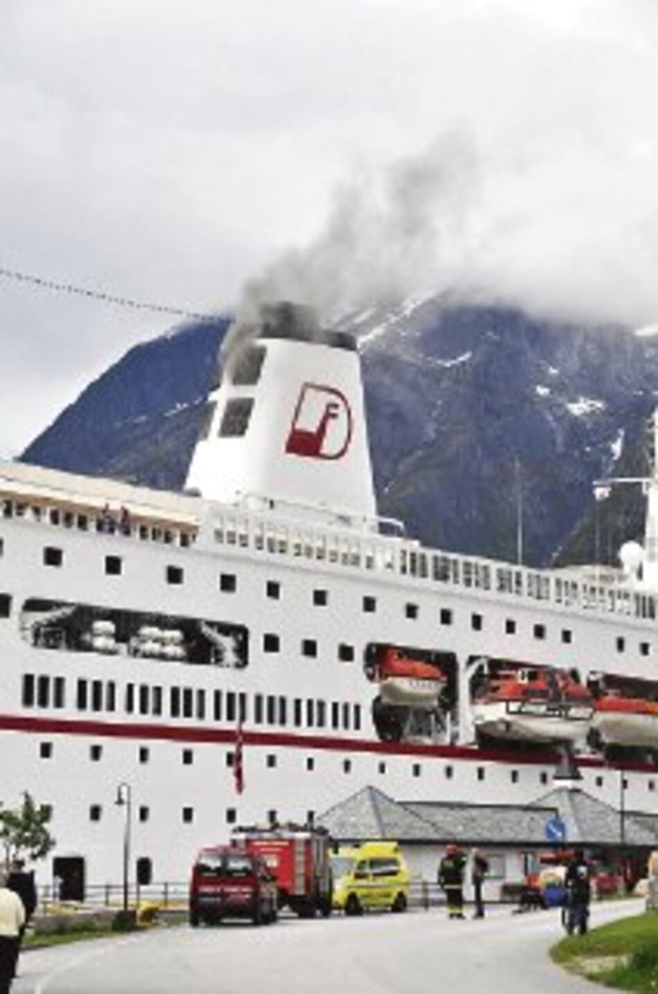 Se incendia crucero al oeste de Noruega