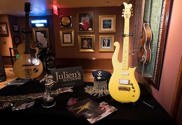 Una guitarra eléctrica de Bob Dylan se vende por 495 mil dólares