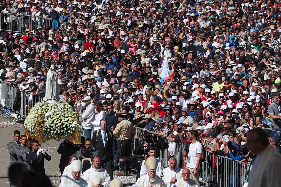 Miles de católicos llenan Fátima en una peregrinación marcada por la JMJ