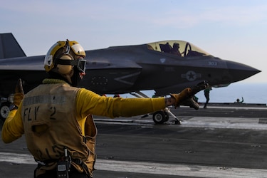 Congresista afirma que el despliegue de Estados Unidos en Puerto Rico ‘envía una señal’ a Maduro