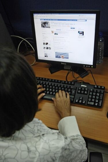 Facebook se plantea cobrar para garantizar la recepción de mensajes