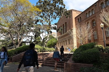 Universidad de California pagará $243.6 millones a 203 mujeres que denunciaron abuso sexual
