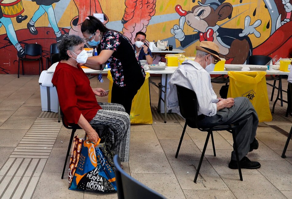 En América bajan los casos de Covid-19 en varios países, pero aumentan muertes