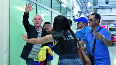 Antonio Ledezma huye de su arresto domiciliario