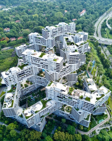 Un pueblo vertical formado por bloques entrelazados