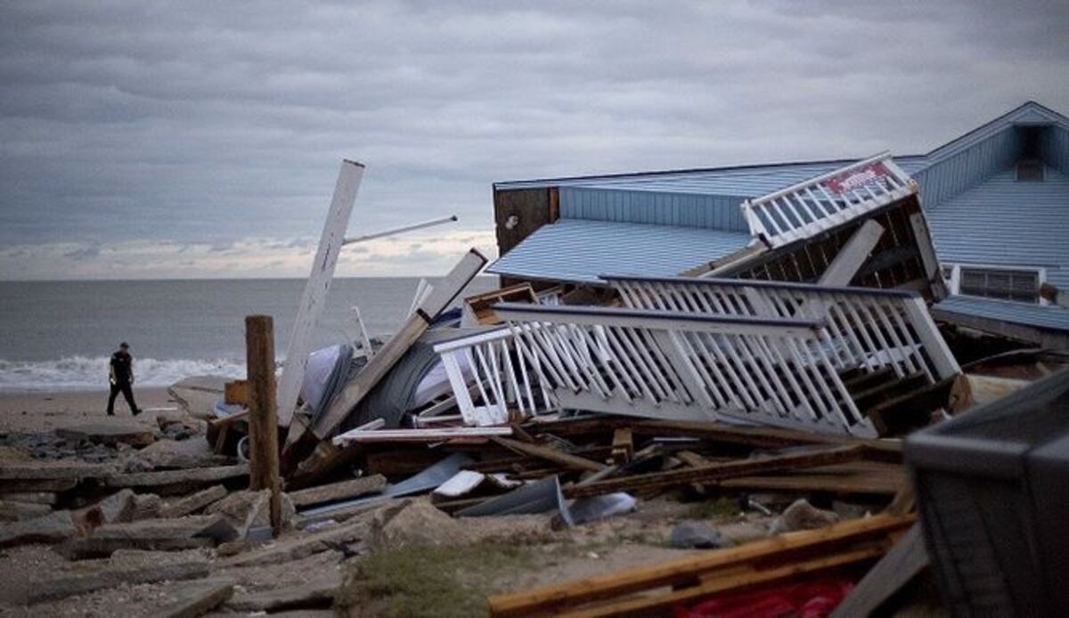 Huracán Matthew se debilita, pero persiste riesgo de inundaciones