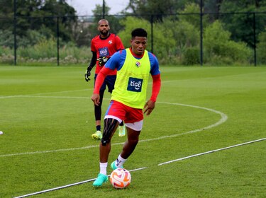 Iván Anderson y Omar Valencia se suman a La Roja en los cuartos de final