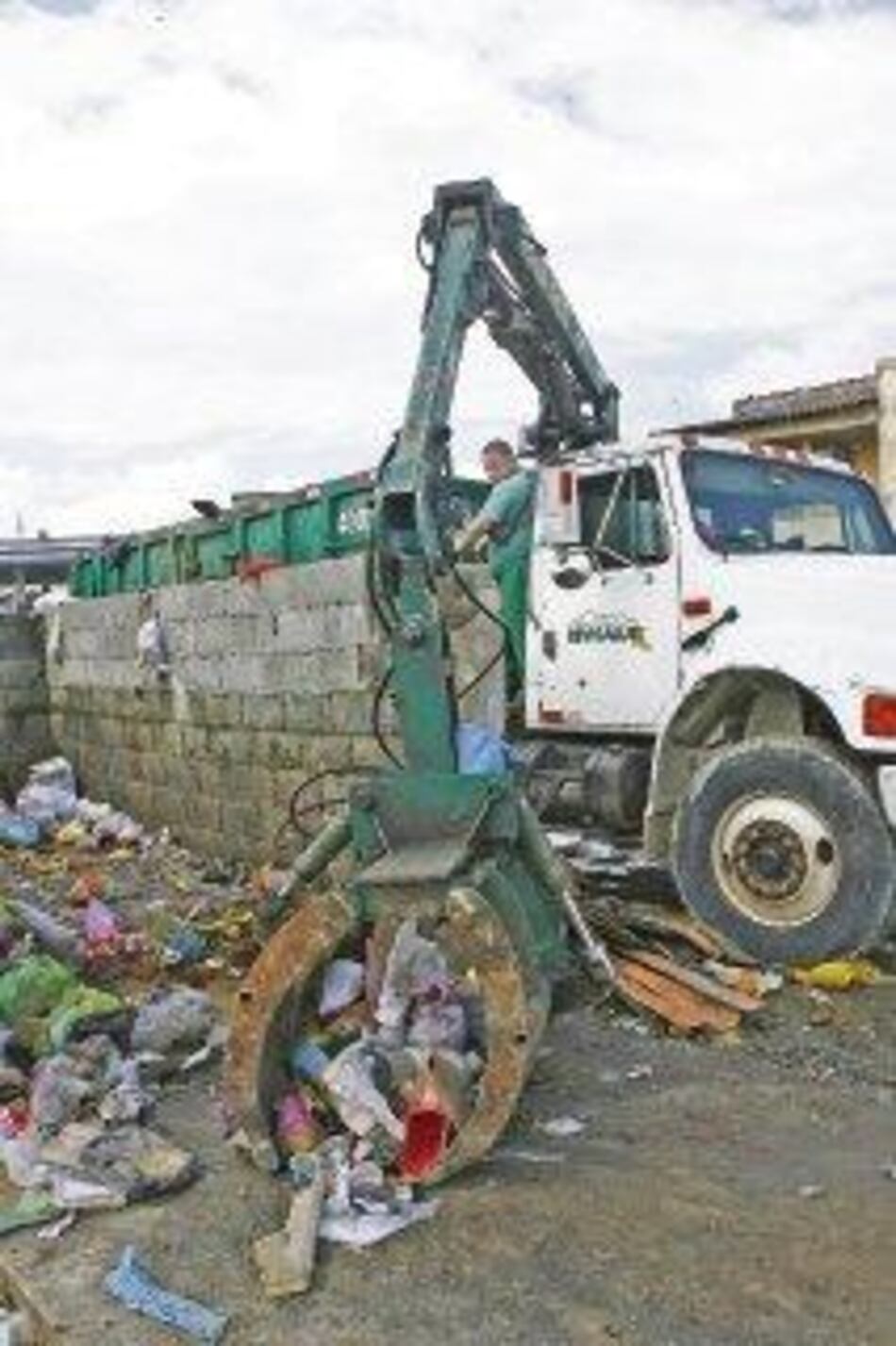 Revisalud debe cumplir con los horarios para la recolección de basura: Torres