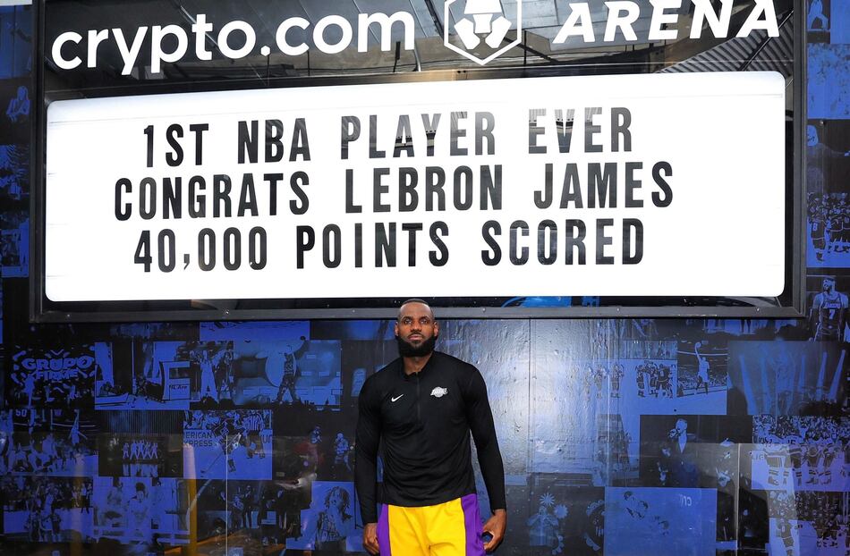 LeBron James rompe la barrera de los 40,000 puntos en la NBA