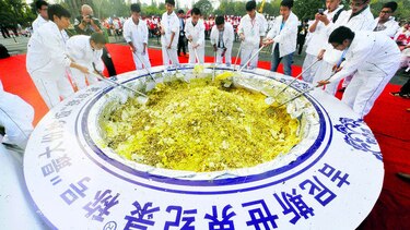 Retiran récord a arroz frito gigante en china