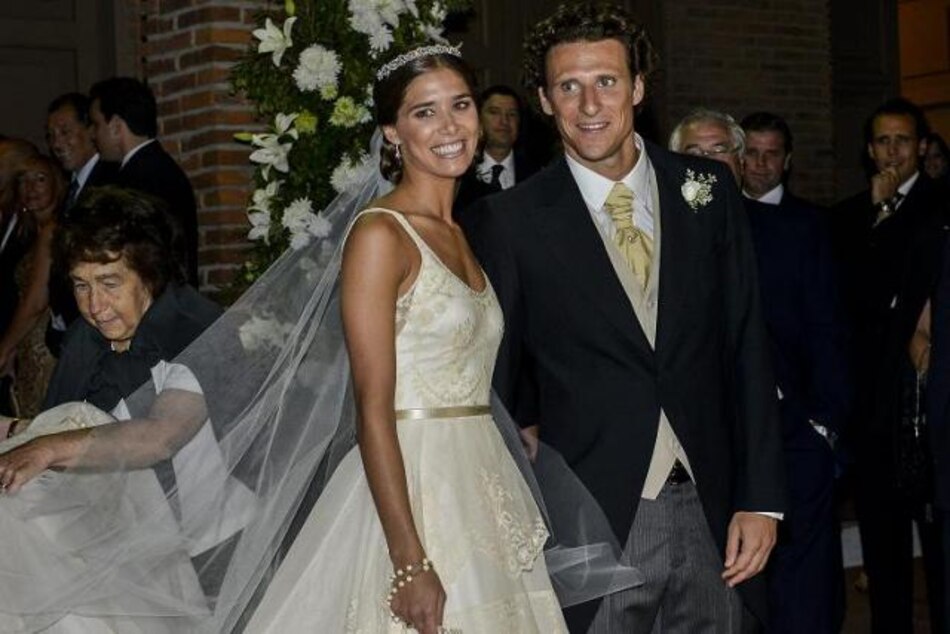 Forlán se casa en una sencilla y privada ceremonia con su novia Paz Cardoso