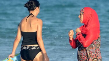 Corte francesa suspende la prohibición del burkini